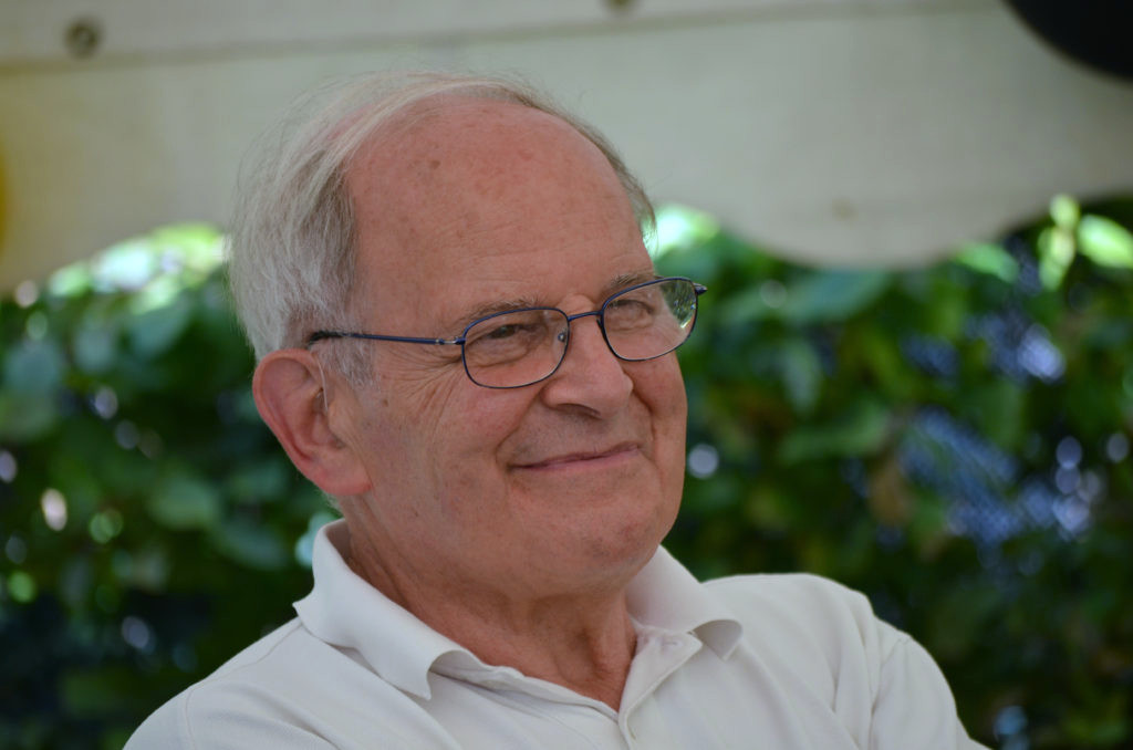 L'historien Henri Pansu dans son jardin à Jujurieux